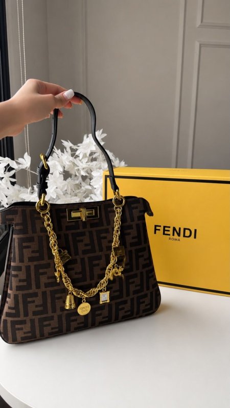 شنطة - FENDI - شامل علبة الشركة